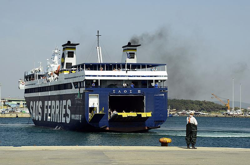 Суматоха безспир на Самотраки – гръцки фериботи няма, а родното Външно успокоява