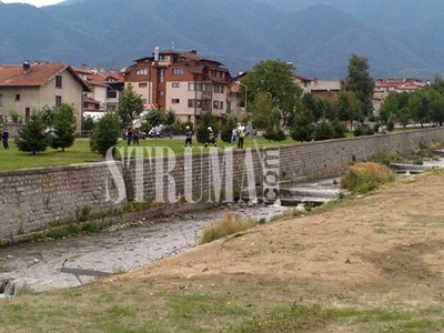 Вадят труп на младо момче от реката в Банско