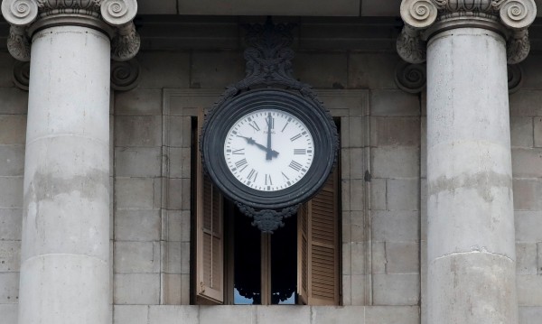 Анкета: Европейците си искат лятното часово време!