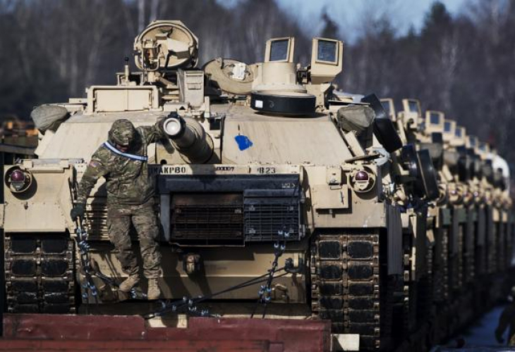 В САЩ се канят да построят още 1350 танка Abrams и да минат по Червения площад