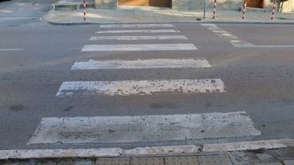 Шофьорка блъсна момиче на пешеходна пътека