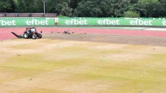Берое подменя тревната настилка на стадиона