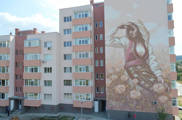 Уникално! 18-метрова хубавица дело на пловдивски артисти събра погледите (СНИМКА)