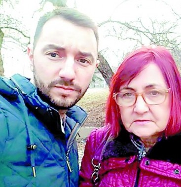 Антон Хекимян заряза майка си на рождения й ден