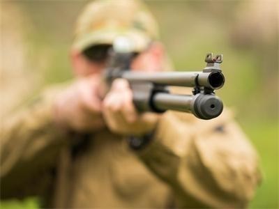 Ловджия почина на банкет след в първия ден на ловния сезон в Смолянско