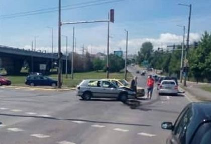 Тежка катастрофа под моста за летището в столичния квартал