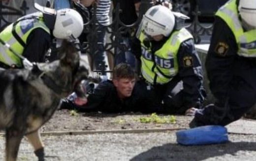Свирепо клане в център за бежанци в Швеция
