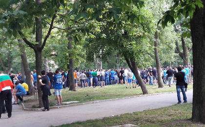 Сините фенове тръгнаха да блокират Ботевградско шосе