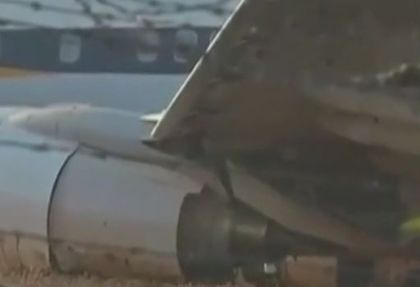 Самолет изхвърча от пистата при излитане, има ранени (ВИДЕО)