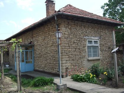 На цената на панел купувате къща с двор