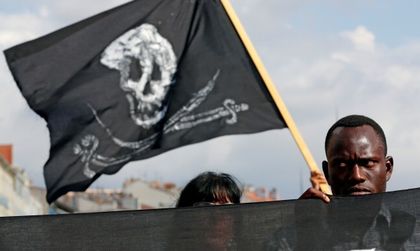 Франция залови 16 мигранти, запътили се към Англия