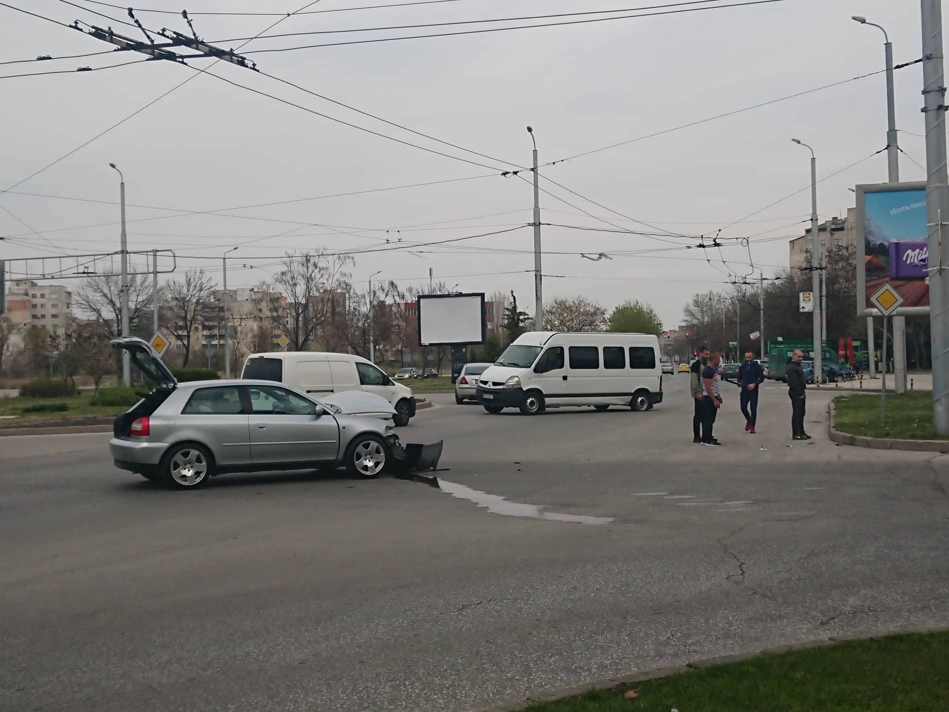 Ауди остана без броня след меле на кръгово в Тракия