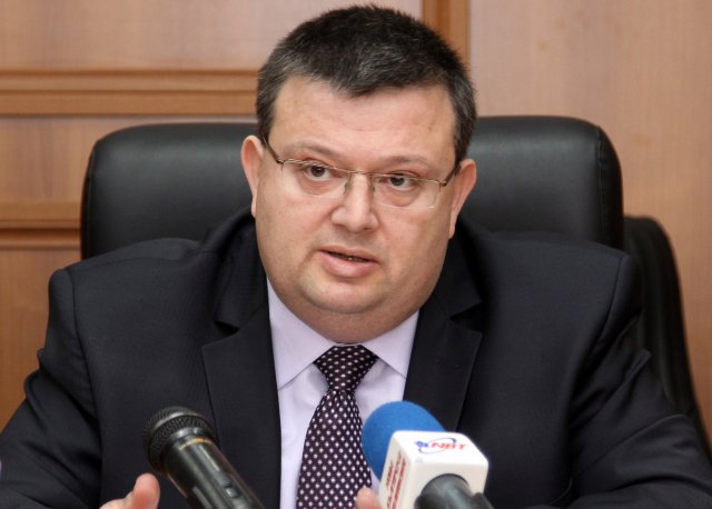 Цацаров: Прокуратурата ще иска постоянен арест за Сидеров