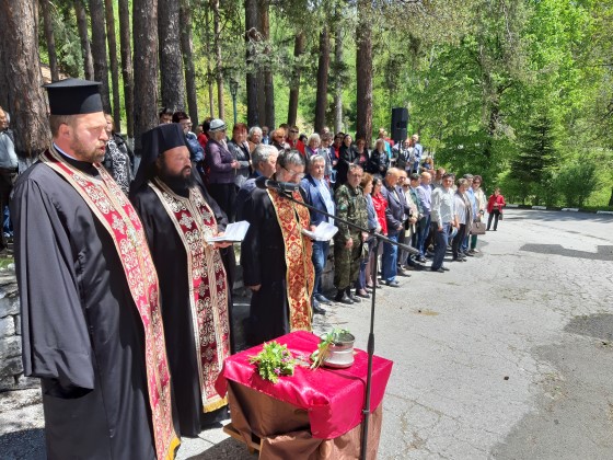 Смолян: Стотици граждани почетоха храмовия празник на параклиса „Св. св. Константин и Елена“ в 101-ви Алпийски полк