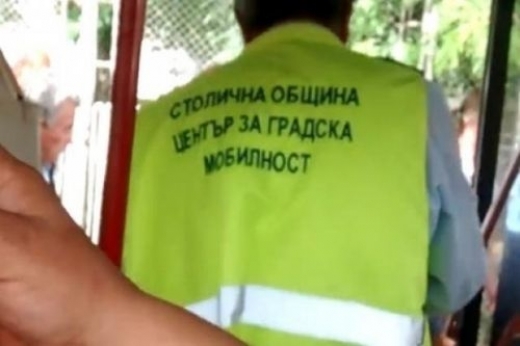 Страхотен екшън с контрольорка в градския транспорт! (ВИДЕО)