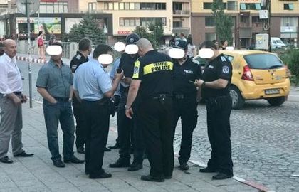 Полицай към протестиращ: Къде сте тръгнали 200 човека да влизате в махала с 9000 въоръжени цигани? (СНИМКИ)