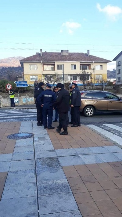 Благоевград: Засилено е полицейското присъствие в Кресна, където се очаква да започне протест срещу социалната несправедливост в България
