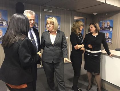 СНИМКИ: Вижте лицата на Цачева и министрите на ГЕРБ минути след като резултатите бяха обявени