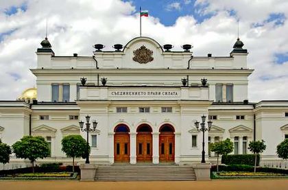 Бюджетите на НЗОК и ДОО влизат за второ четене в пленарна зала
