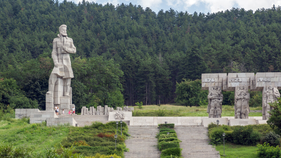 Какво е състоянието на мемориалния комплекс на Ботев в Калофер?