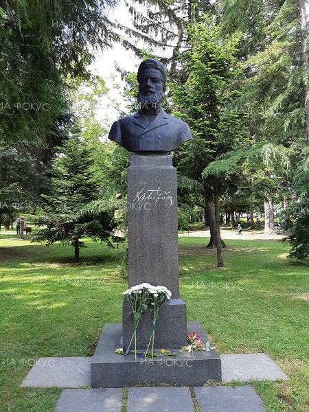 България се преклони пред подвига на Христо Ботев и загиналите за свободата на Отечеството (ОБЗОР)