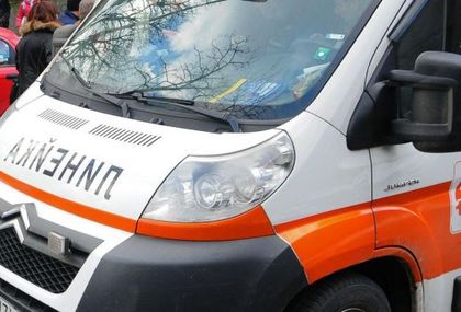 Зловещо! Труп втрещи минувачи до болница в Пловдив