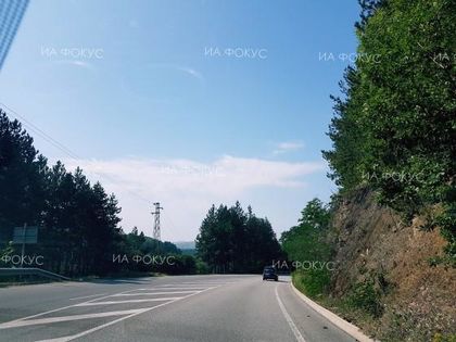 Смолян: По пътя Мадан – Златоград в района на кръстовището за Неделино се извършва монтаж на автоматични устройства за пътния трафик