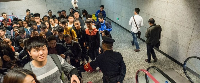 За неприлично поведение в метрото на Пекин ще бъде намаляван социалния рейтинг