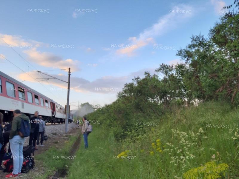 Враца: Запалил се е локомотив на влака от София за Горна Оряховица след гара 