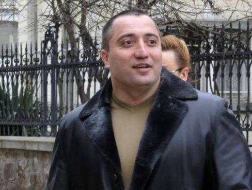 Mитьo Oчитe ce e oжeнил тaйнo