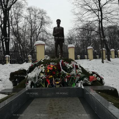 Навършва се една година, откакто по инициатива на Красимир Узунов в двора на Военна академия „Г. С. Раковски“ бе открит и осветен паметник на полк. Борис Дрангов