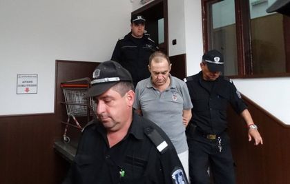 Мистерия с опита за самоубийство на похотливия бивш кмет