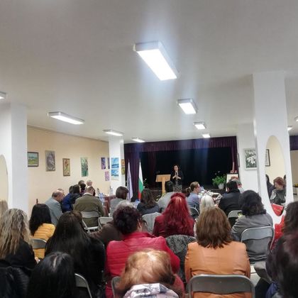 Европейски избори 2019: Ивелина Василева присъства на литературна сбирка под наслов 