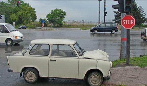 Пенсионер с трабант блъсна пешеходец