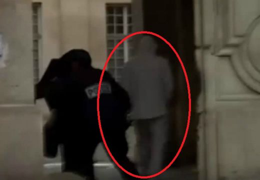 Вижте как отвеждат Бензема за разпит (ВИДЕО)