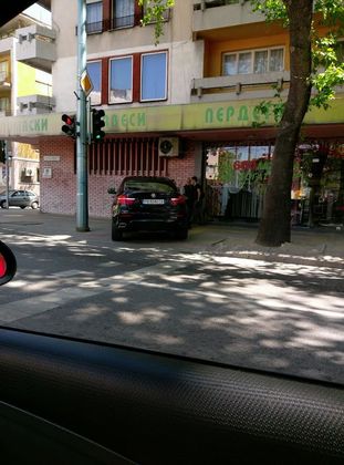 Баварец зае тротоар