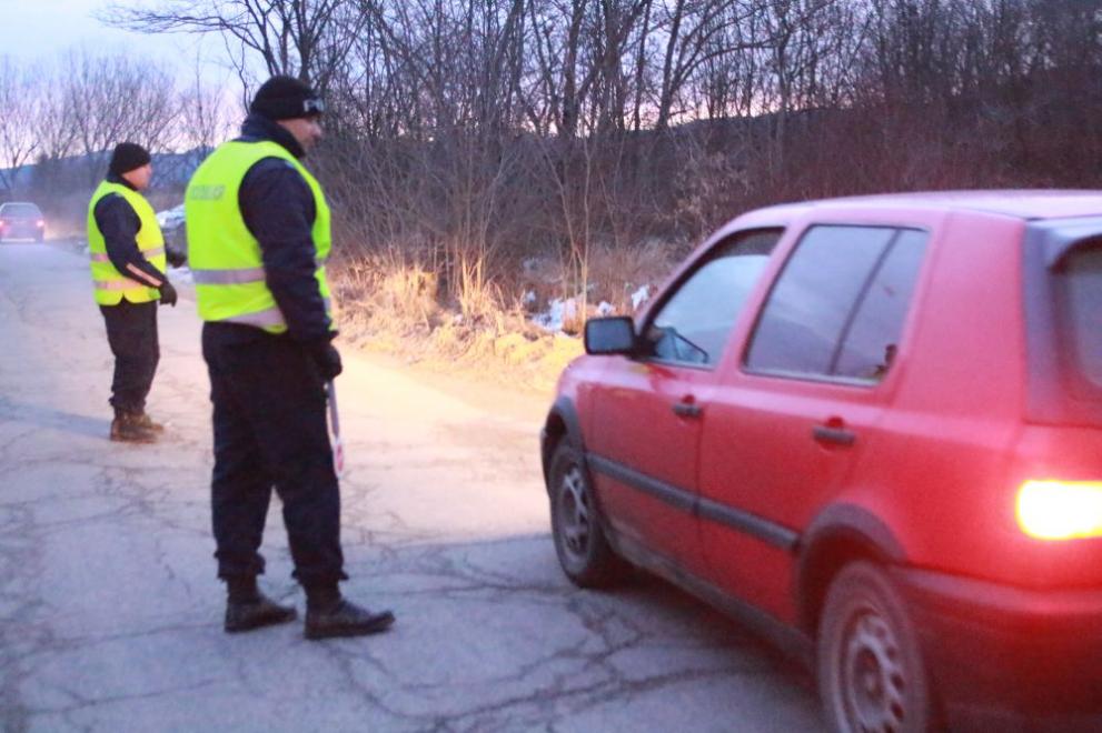 Задържаха и шофьора на колата, която полицията преследва през нощта