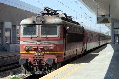 Повече полицаи във влаковете след убийството на гара