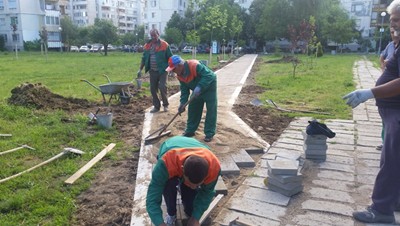 Алеи, пешеходни зони и тротоари никнат като гъби в пловдивския кв. "Гагарин"
