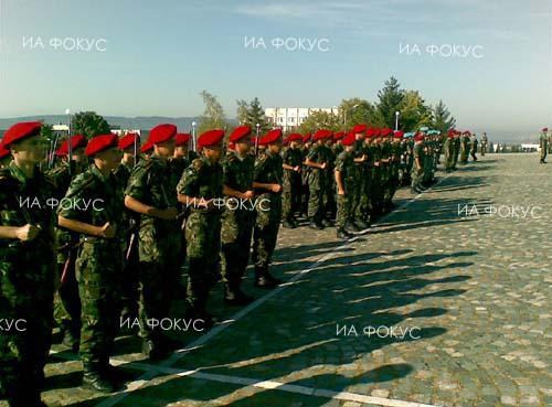 Смолян: Военнослужещи от 101-ви Алпийски полк дариха 4400 лв. на нуждаещи се и на отлични ученици в навечерието на празниците