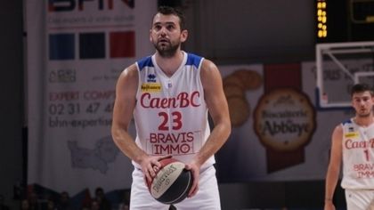 Павел Маринов с 11 точки при загуба на Каен, Алекс Симеонов с "дабъл-дабъл" за Валур