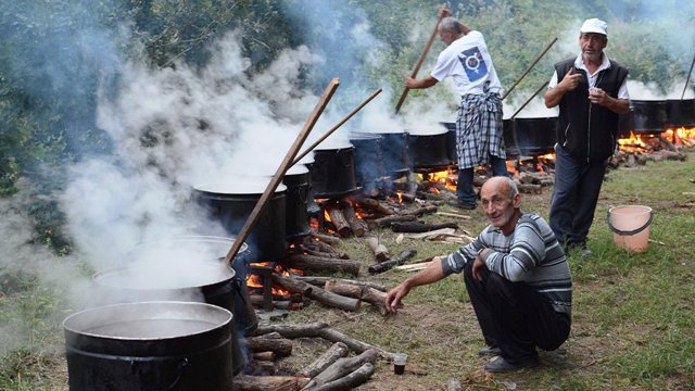 Курбан за по-малко жертви на пътя раздават на пътя Смолян - Пловдив