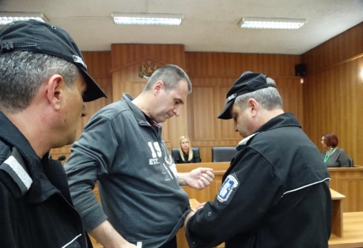 Обрат в разследването: Родителите на полицая Караджов от Пловдив – разстреляни с един пистолет