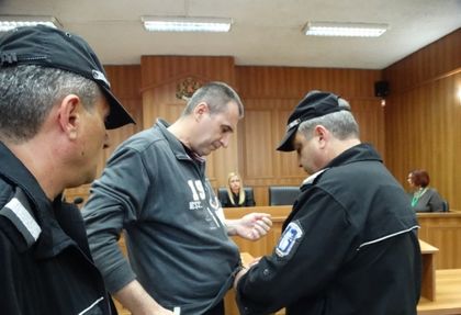 Обрат в разследването: Родителите на полицая Караджов от Пловдив – разстреляни с един пистолет
