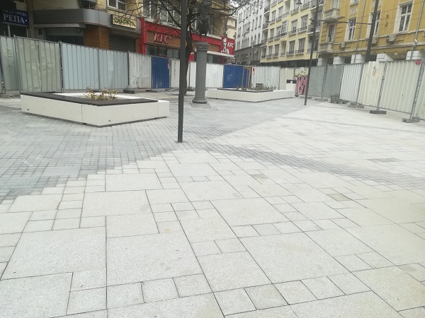 Премахват загражденията на площад „Гарибалди“ в столицата (ОБЗОР)