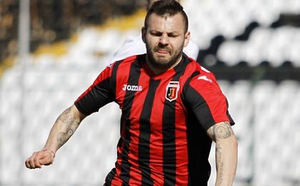 Делев дебютира официално за Погон, смени Левандовски