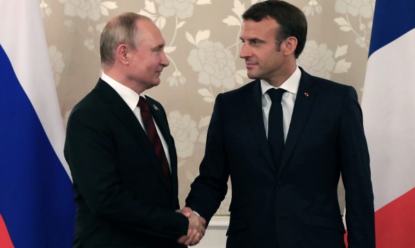 Макрон приема Путин в Брегансон на 19 август