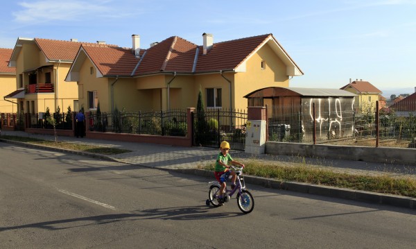 Самотните деца на Румъния – когато майките им са на гурбет