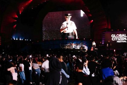 Паника по време на музикален фестивал в Ню Йорк! Хората крещят: Изстрели!