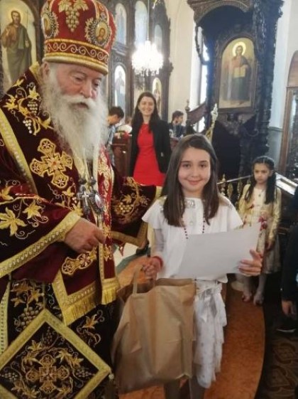 Благоевград: Второкласничката Марианела Петрова от Банско е тазгодишния носител на Патриаршеската награда в конкурса „Възкресение Христово“